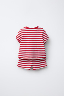 ZARA КОМПЛЕКТ ИЗ ФУТБОЛКИ И ШОРТОВ WAYAS WAFFLE, КРАСНЫЙ