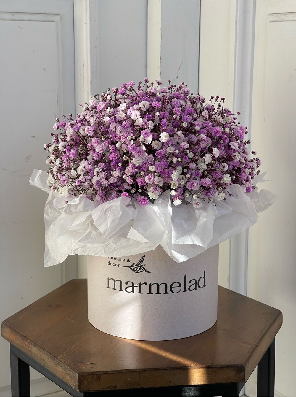 Коробка из розовой гипсофилы