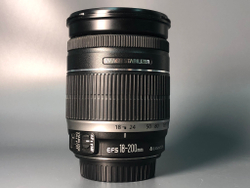 Canon EF-S 18-200mm 3.5-5.6 IS