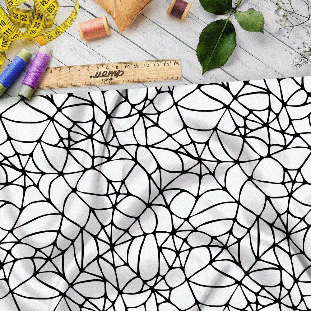 Ткань блэкаут крупная чёрная паутина на белом фоне