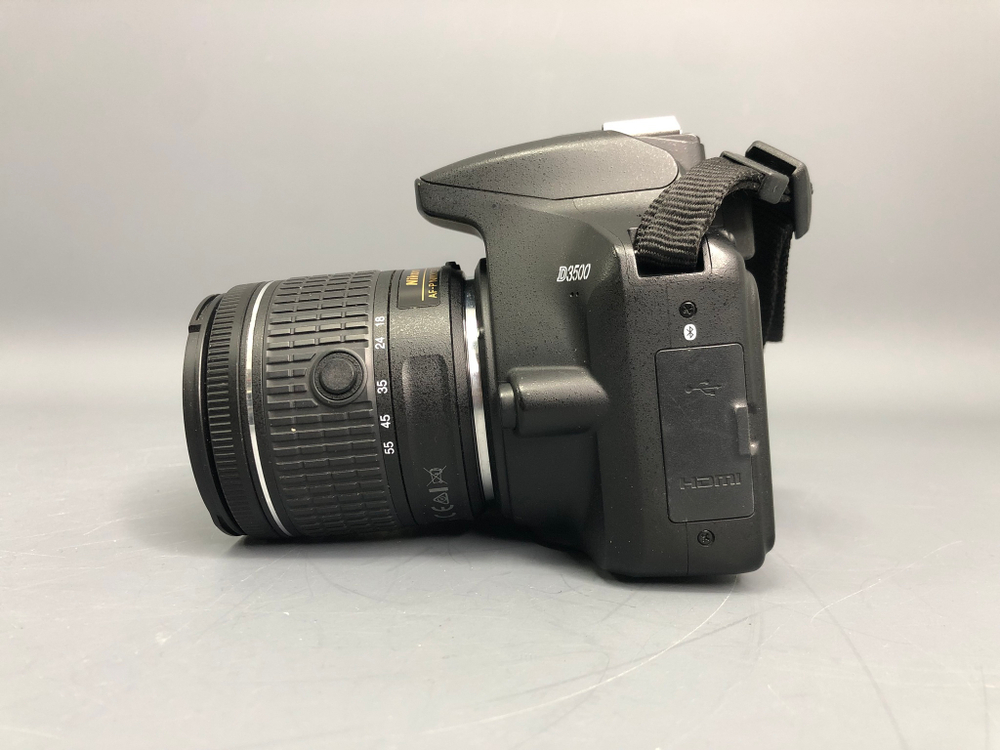 Nikon D3500 + 18-55mm 3.5-5.6G VR 32.900 кадров