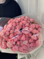 Букет из кустовой пионовидной розы