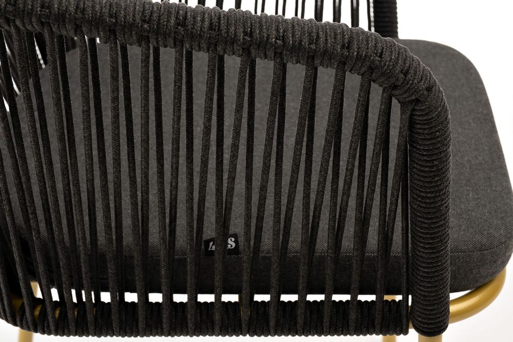 "Марсель" стул плетеный из роупа, каркас из стали золотой глянец, роуп темно-серый круглый, ткань серая