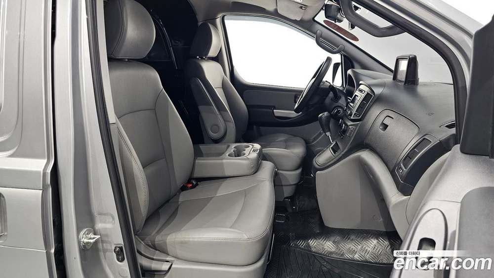 Hyundai The New Grand Starex Van 3-х местный (10.2020)