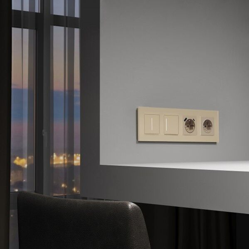 Рамка на 4 поста Senso (шампань, стекло soft-touch)