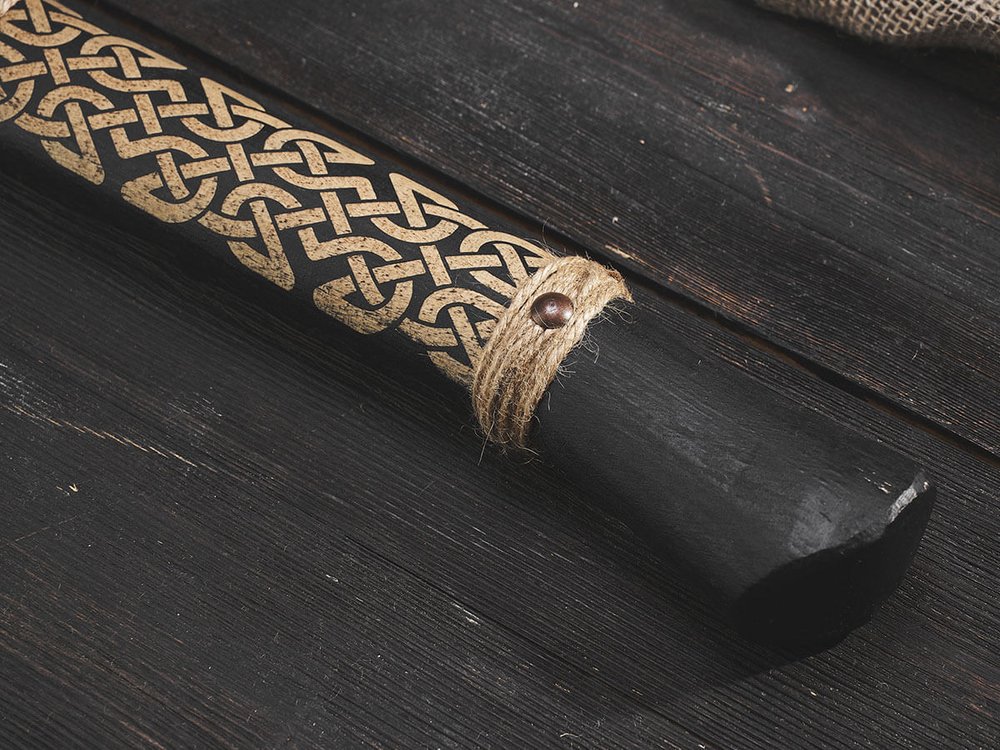 Топор "Дракон Драккара", рукоять комель берёзы (морилка)