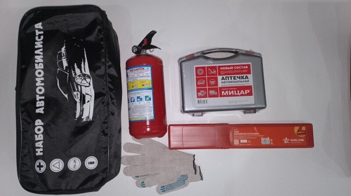 Набор автомобилиста  Стандарт-3  (огнетуш. ОП-2 с ман., аптечка, знак авар., перчатки) (Москва)