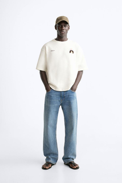 ZARA ФУТБОЛКА С КОНТРАСТНЫМ ПРИНТОМ, КРЕМОВЫЙ