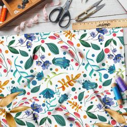 Ткань саржа разноцветные листья и шиповник на белом фоне