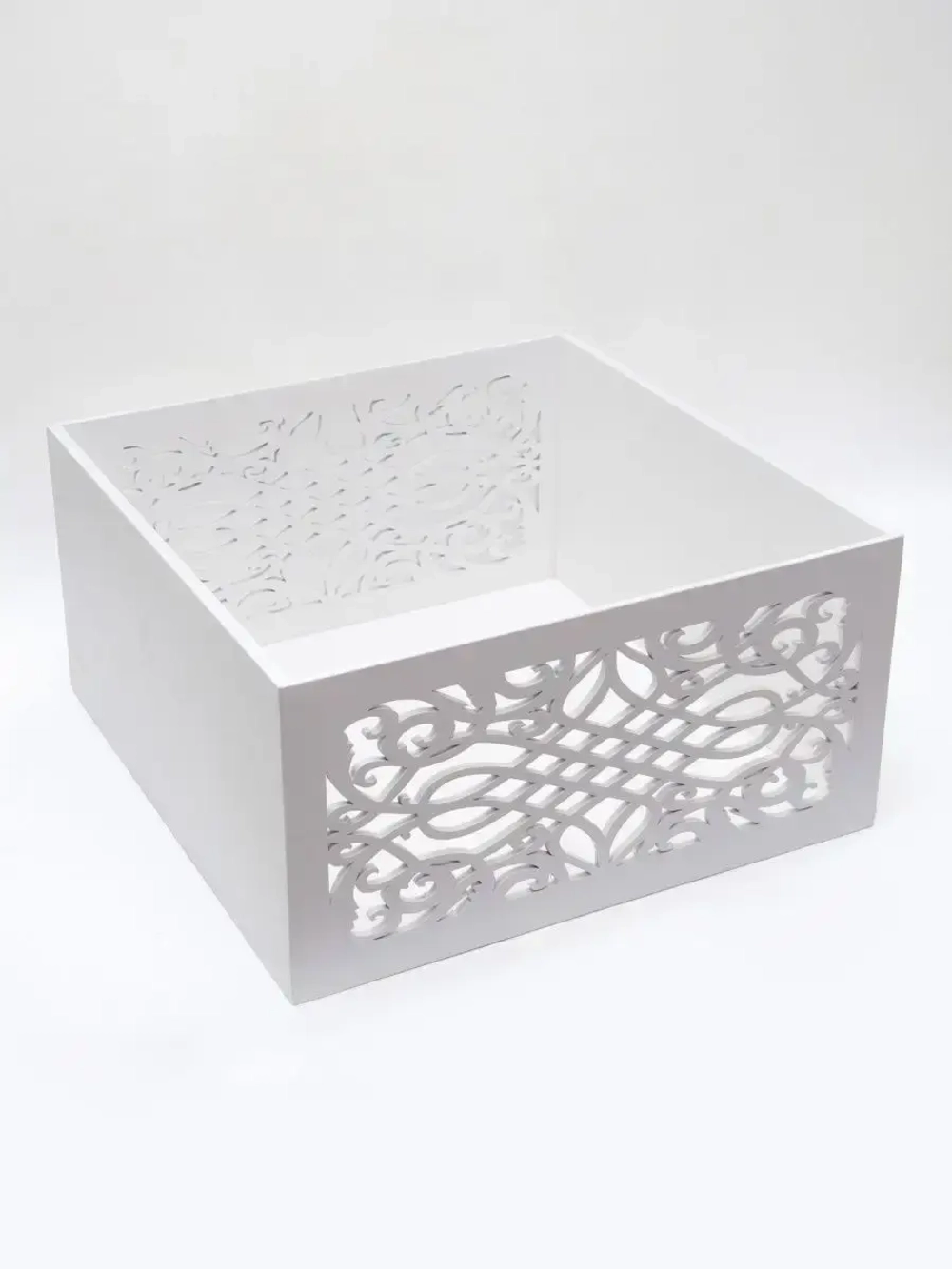 Ящик с резными вставками 40х40х20 см