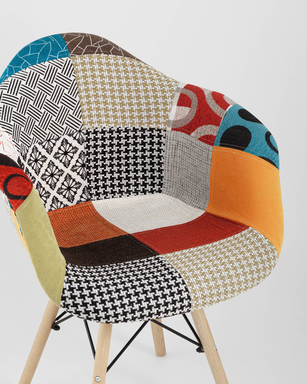 Кресло Eames DSW пэчворк на деревянных ножках