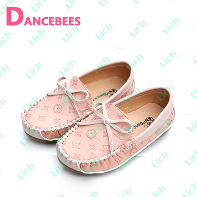 Мокасины с тиснением принтов и бантиком