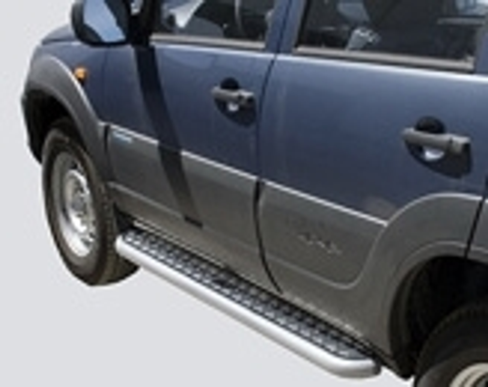 Пороги с алюминиевым листом (Ø=63,5 мм), Chevrolet Niva (03.2009 - )/Lada Niva (07.2020 -), Нива Тревел (нержавеющая сталь)