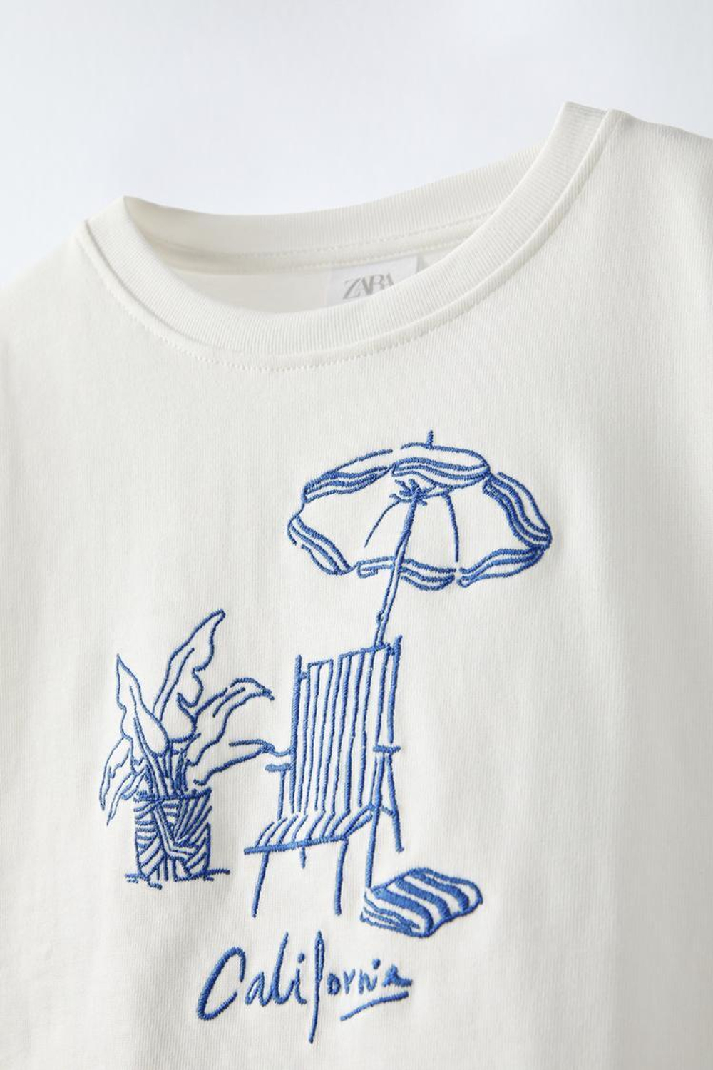 ZARA ФУТБОЛКА С ВЫШИВКОЙ, БЕЛЫЙ