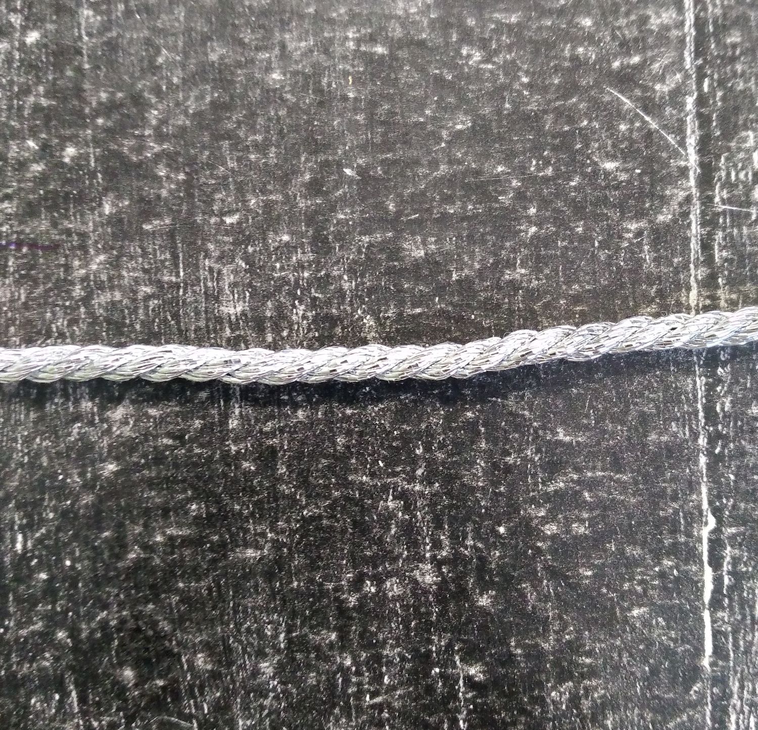 шнур люрикс 0,4мм  (5м) серебро