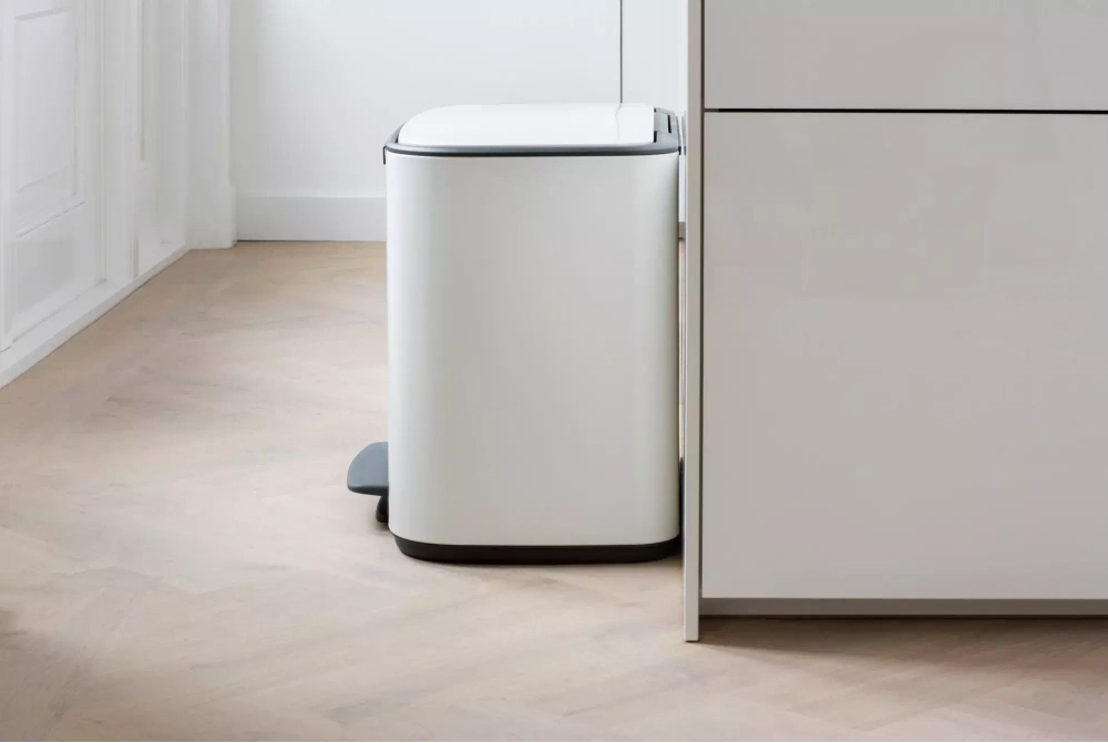 Brabantia - Контейнер для мусора Bo 36л белый / артикул   121388  / GTIN 8710755121388