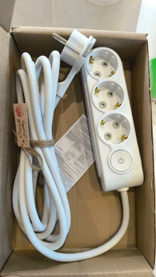 Удлинитель сетевой электрический 1,5 метра с выкл, заземлением и защитными шторкамис плоской потайной вилкой невидимкой