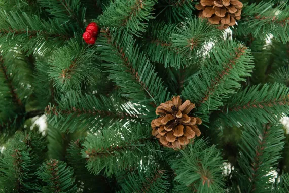 Искусственная елка Новогодняя сказка с шишками и ягодами 180 см., мягкая хвоя, ЕлкиТорг (15180)