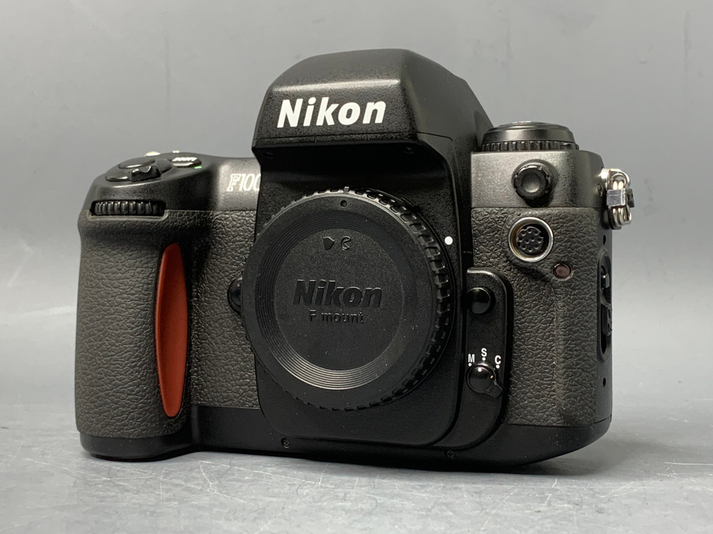 Nikon F100