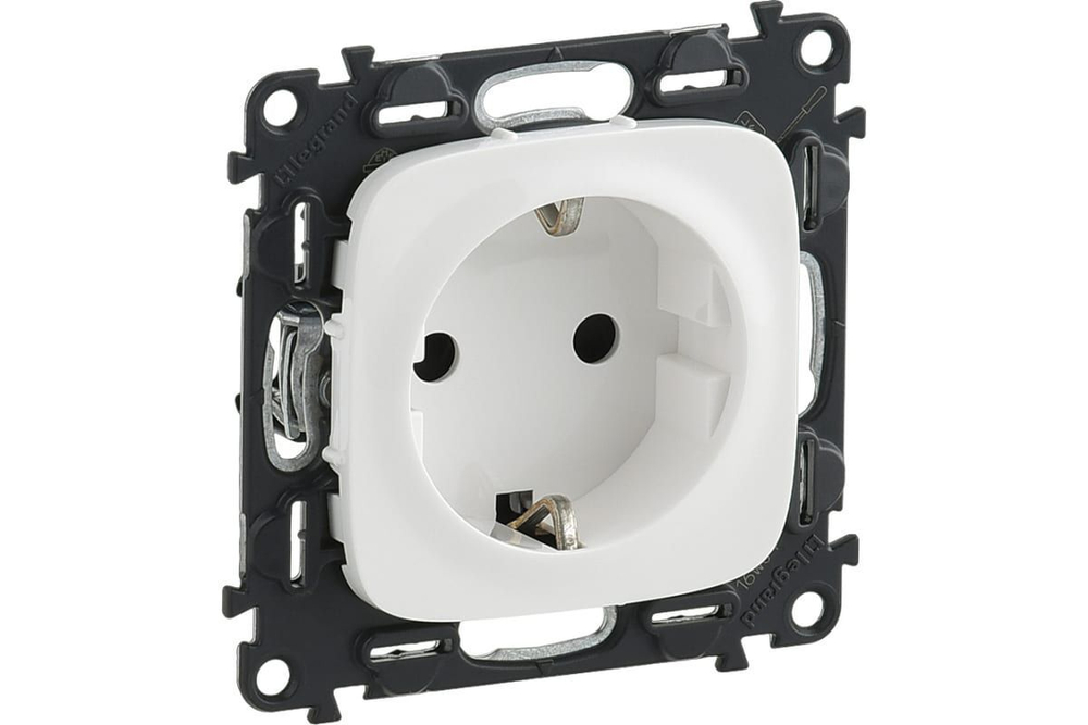 Розетка Legrand Valena Allure 16А 2К+З с лицевой панелью белая (автоматические клеммы) 753721