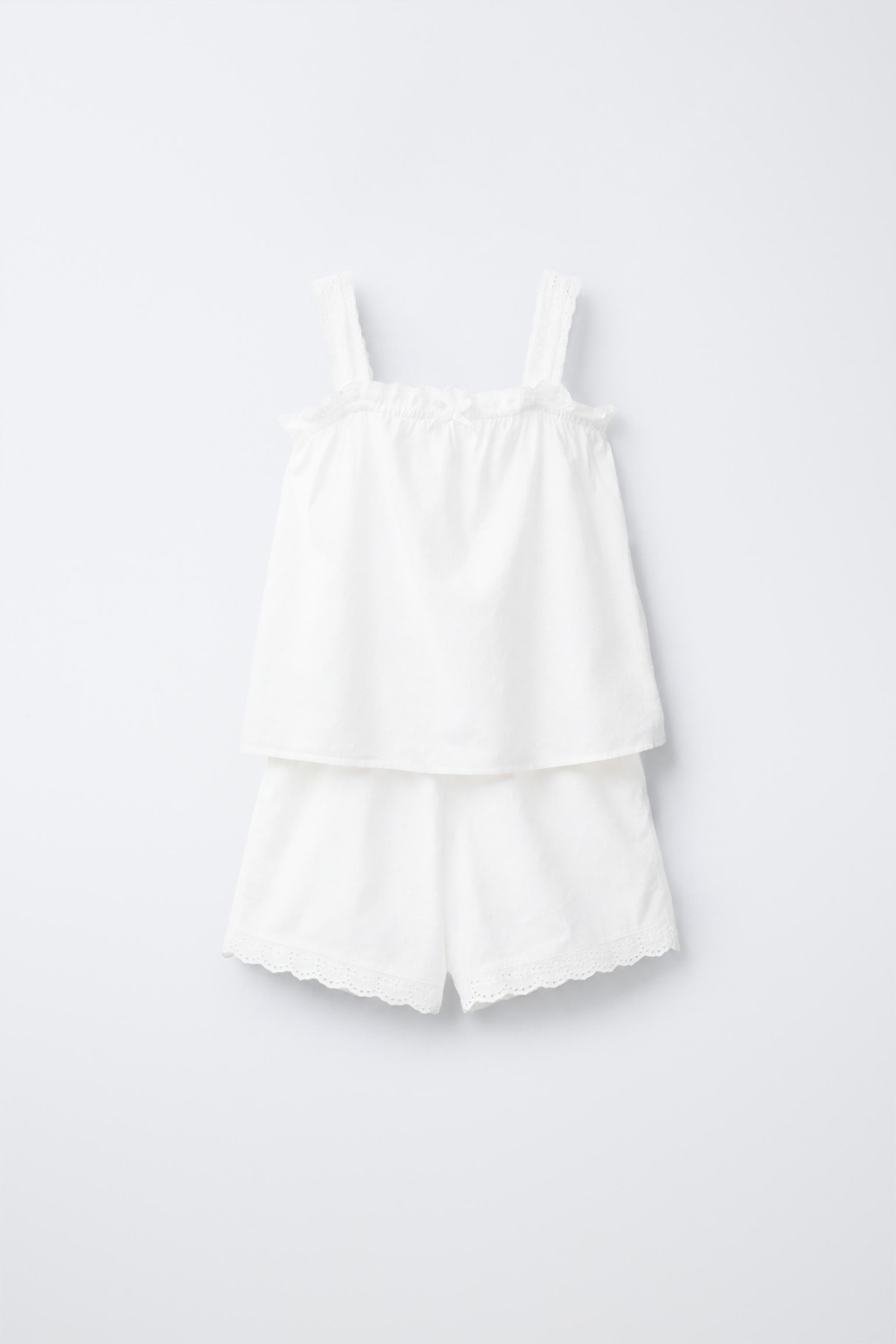 ZARA ПИЖАМА С БРЕТЕЛЯМИ И ТКАНЬЮ ПЛЮМЕТИ, БЕЛЫЙ