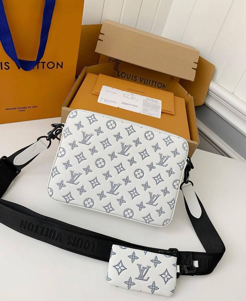 Сумка-мессенжер Louis Vuitton