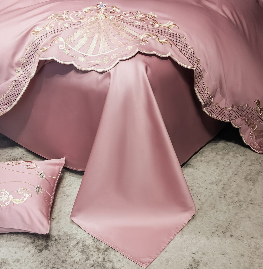 Постельное белье Сатин Гладкокрашеный Вышивка Делюкс на резинке DHCR001