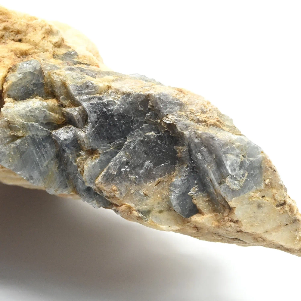 Корунд сапфир в породе 64*35*20 мм, 44 гр.