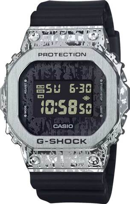 Часы Casio GM-5600GC-1