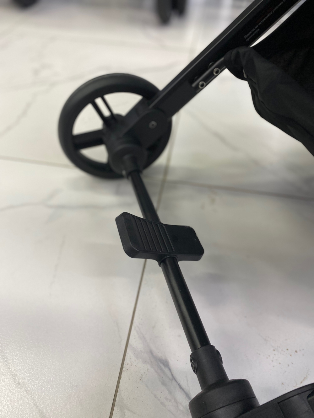 Коляска прогул. TRIP (2кол.(14см)2кол.(19см), съемн.бамп.) (Indigo) (черный)