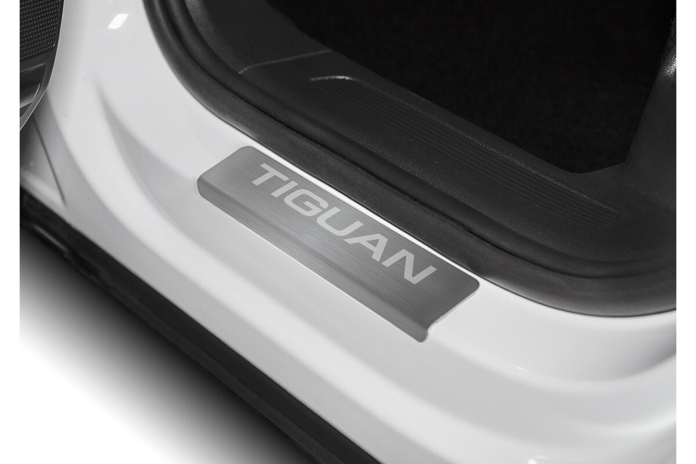 Накладки на пороги AutoMax для Volkswagen Tiguan II поколение 2016-2020 2020-н.в., нерж. сталь, с надписью, 4 шт., AMVWTIG01