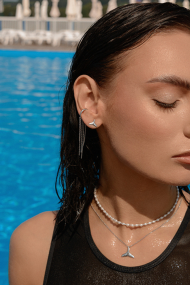 Серьги-пусеты "Хвосты кита" из серебра с винтовой застежкой