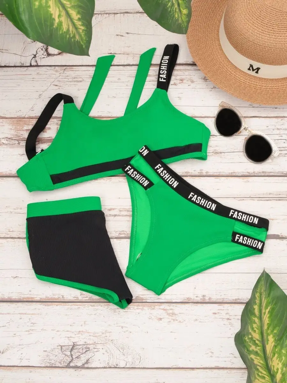 Раздельный спортивный купальник плавками и шортиками