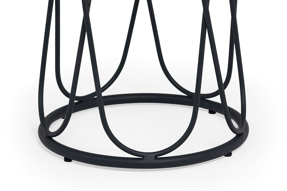 "Перу" журнальный стол из HPL круглый Ø40 H55, каркас из алюминия темно-серый (RAL 7024) муар, цвет столешницы "серый гранит"