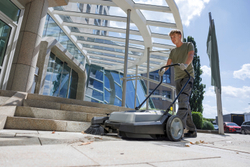 Подметальная машина KM 70/20 C BASIS