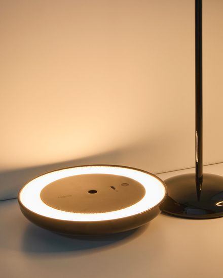 Переносная настольная лампа Porte из черного алюминия