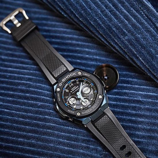 Наручные часы Casio G-Shock GST-W300G-1A2