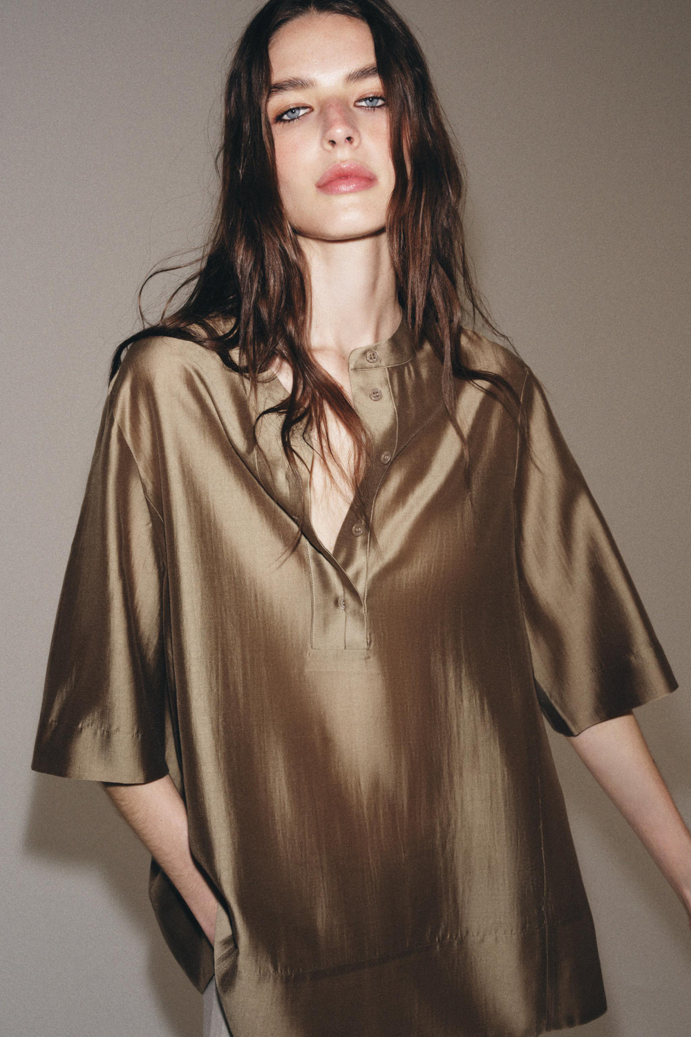ZARA СВОБОДНАЯ БЛУЗА С КОРОТКИМ РУКАВОМ — ZW COLLECTION, СВЕТЛО-КОРИЧНЕВЫЙ