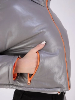 Куртка кожаная короткая утепленная с капюшоном демисезон