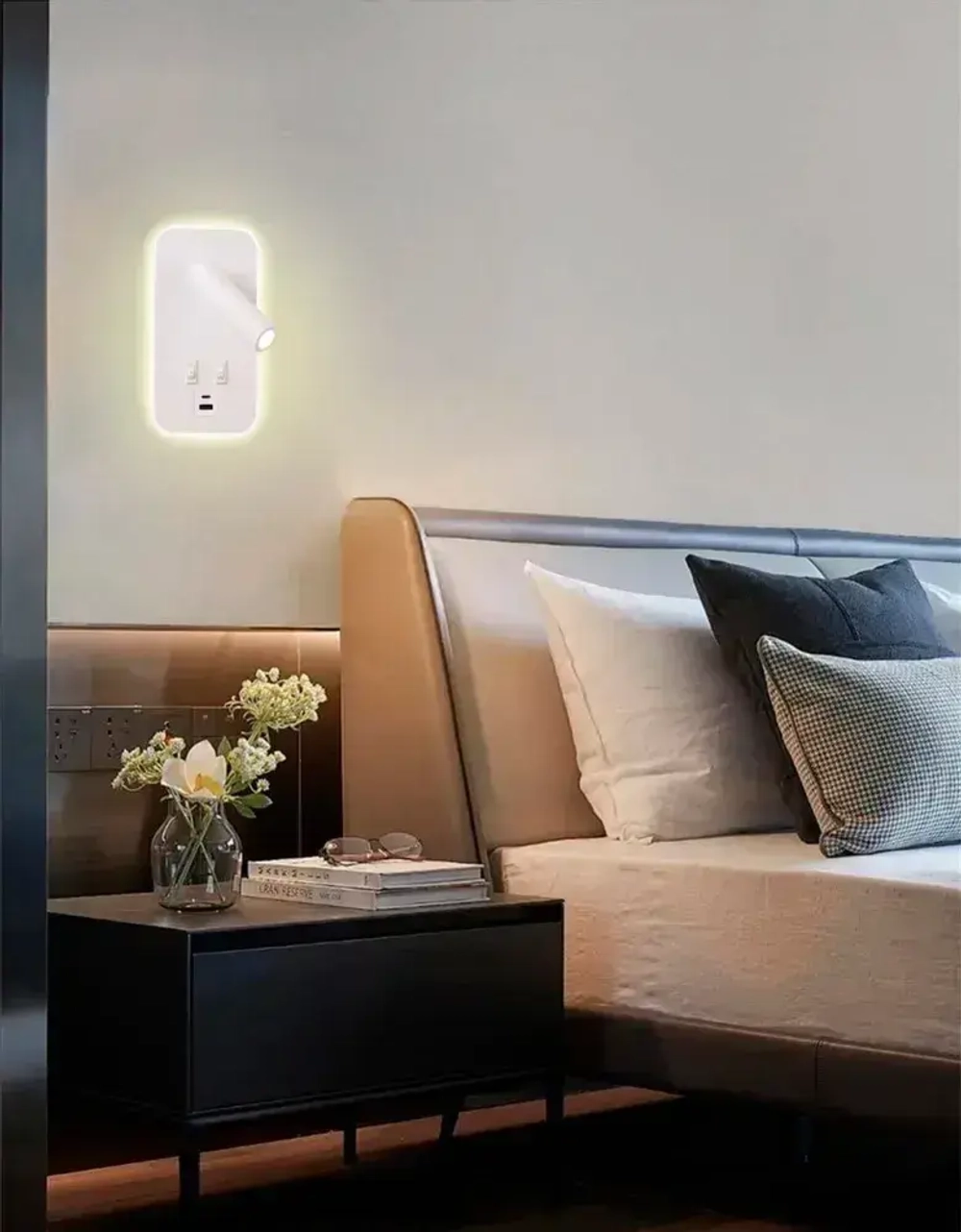 Кнопочный светильник бра светодиодный с USB и Type-C 13 ВТ