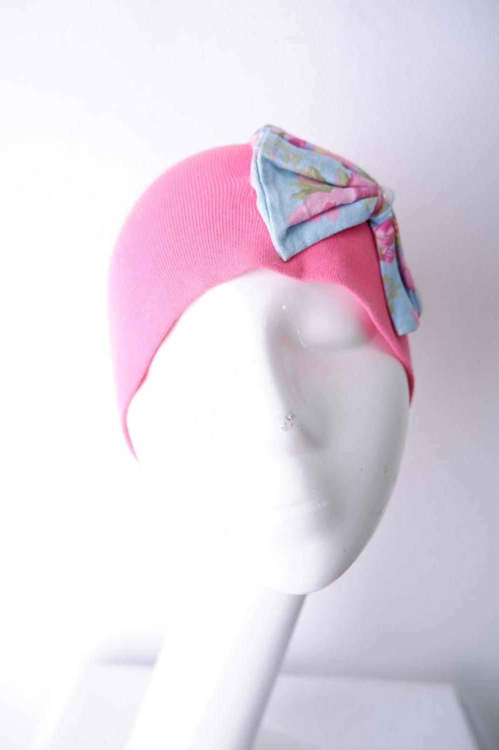 Шапка с бантиком