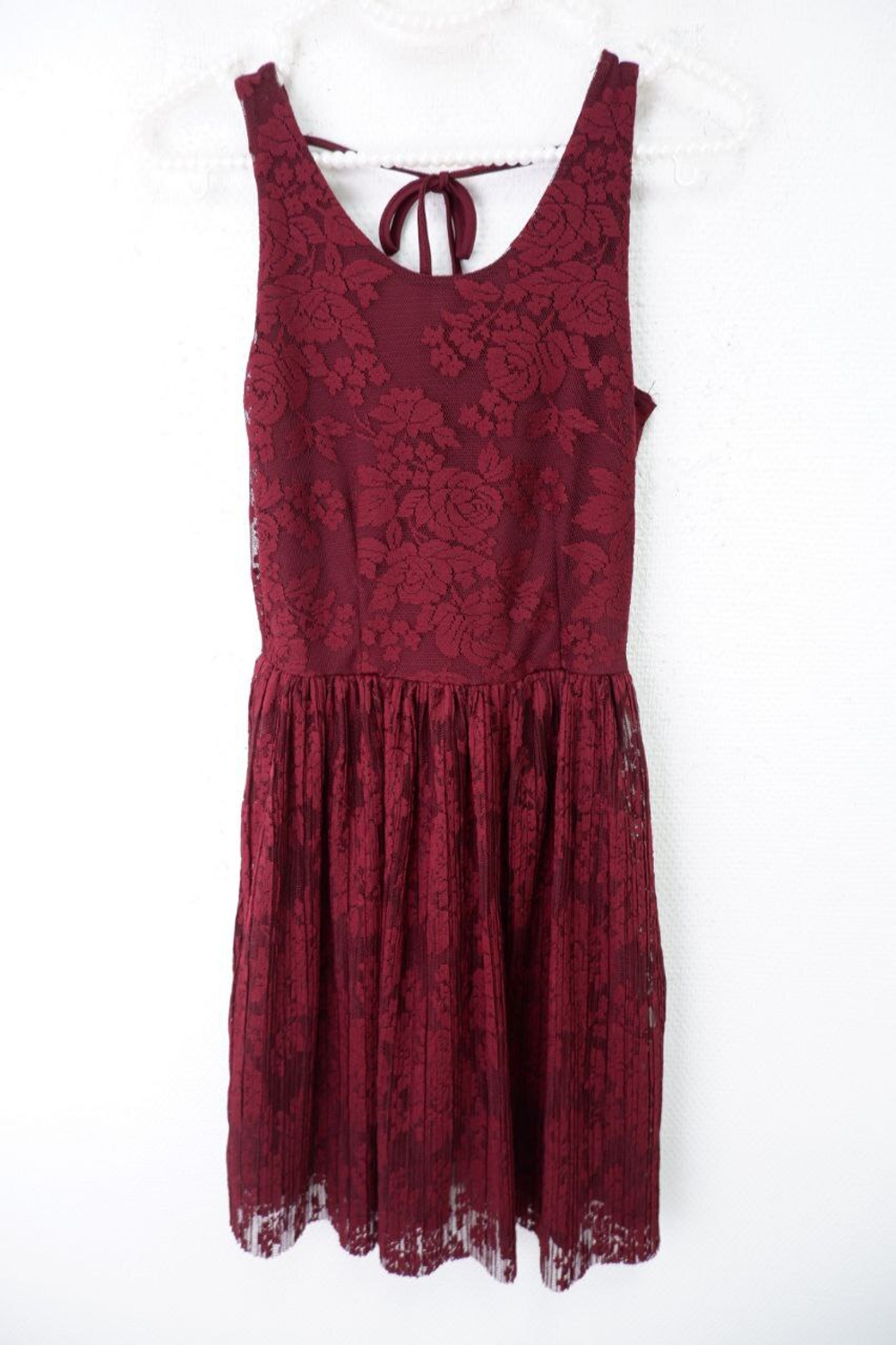 Платье Befree с кружевом 40 размер