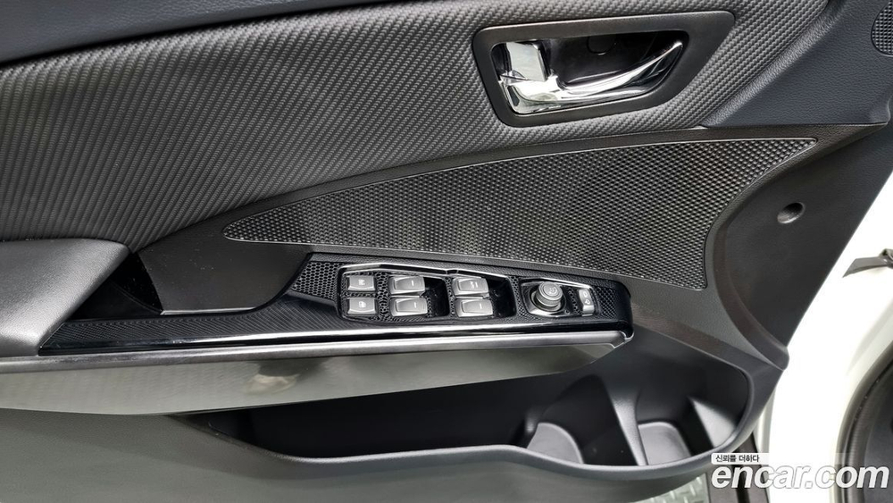 KG Mobility (Ssangyong) Very New Tivoli Бензин 1.5 2WD (12.2019)
