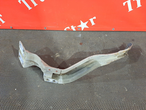 Кронштейн крыла переднего правого