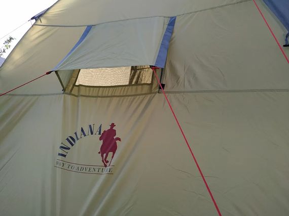 Палатка Indiana PEAK 4, окно, вид снаружи.