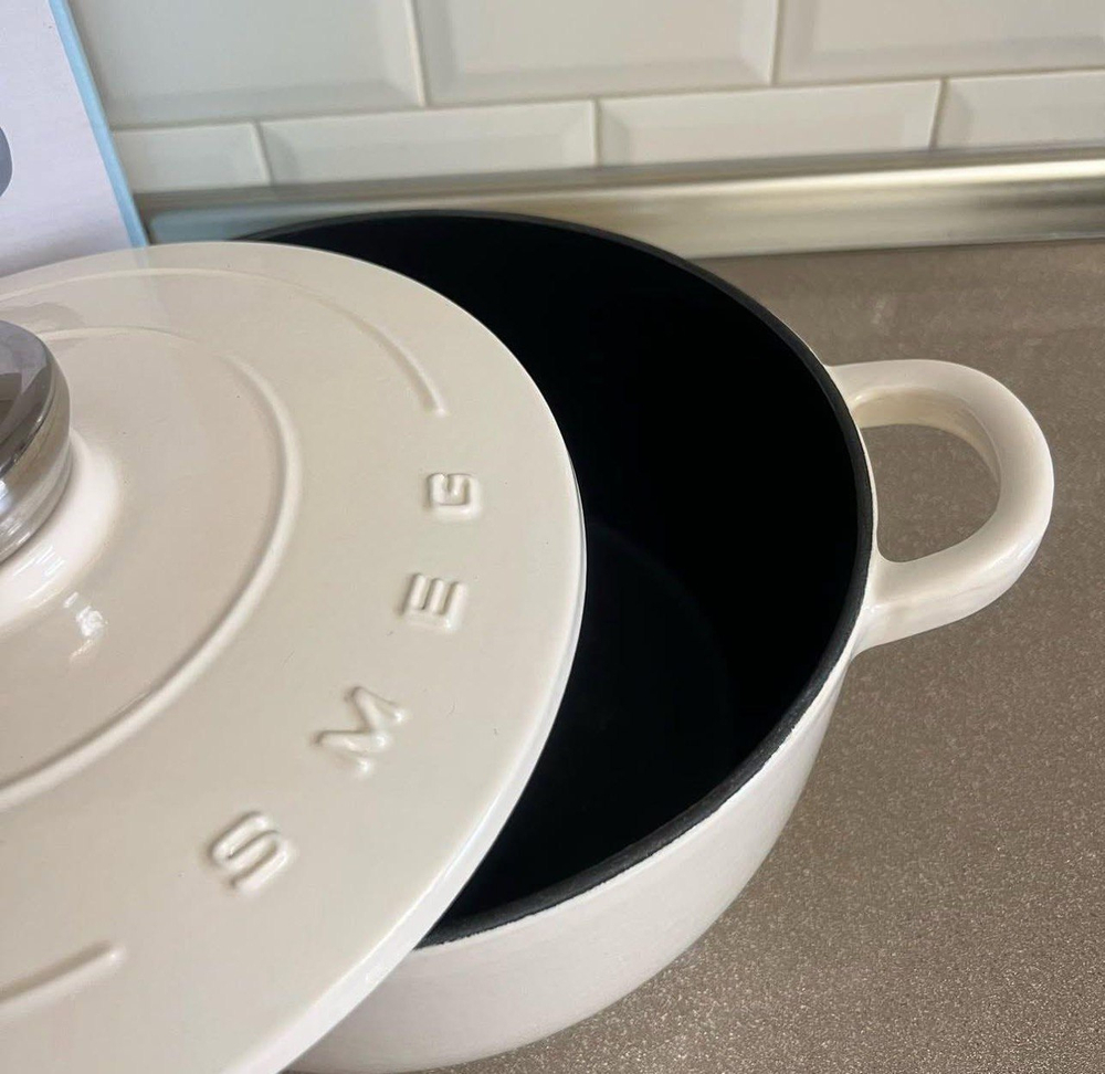 Чугунная кастрюля Smeg 4,2 л.