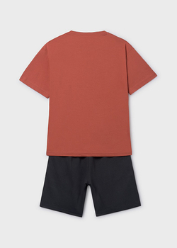 футболка с шортами