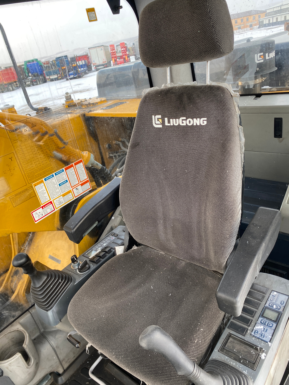 LiuGong CLG922 Экскаватор CLG922E (Дизельный, 5,9 л, 169 л.с., АТ)