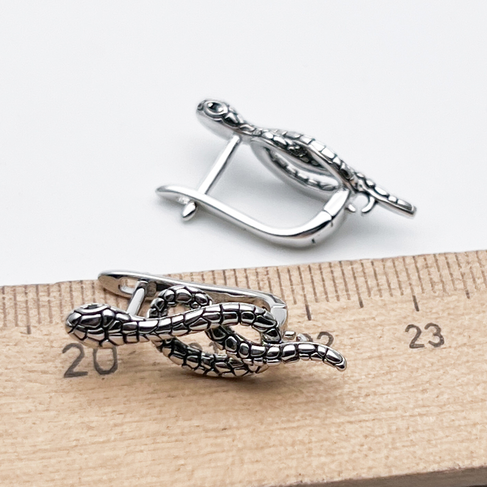 Ювелирные швензы Змея с родиевым покрытием, фианиты, размер 24*8 мм, цена за пару