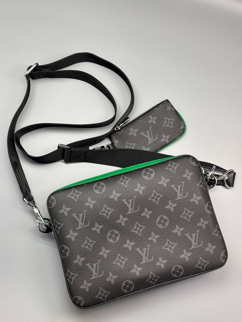 Сумка-мессенджер Louis Vuitton